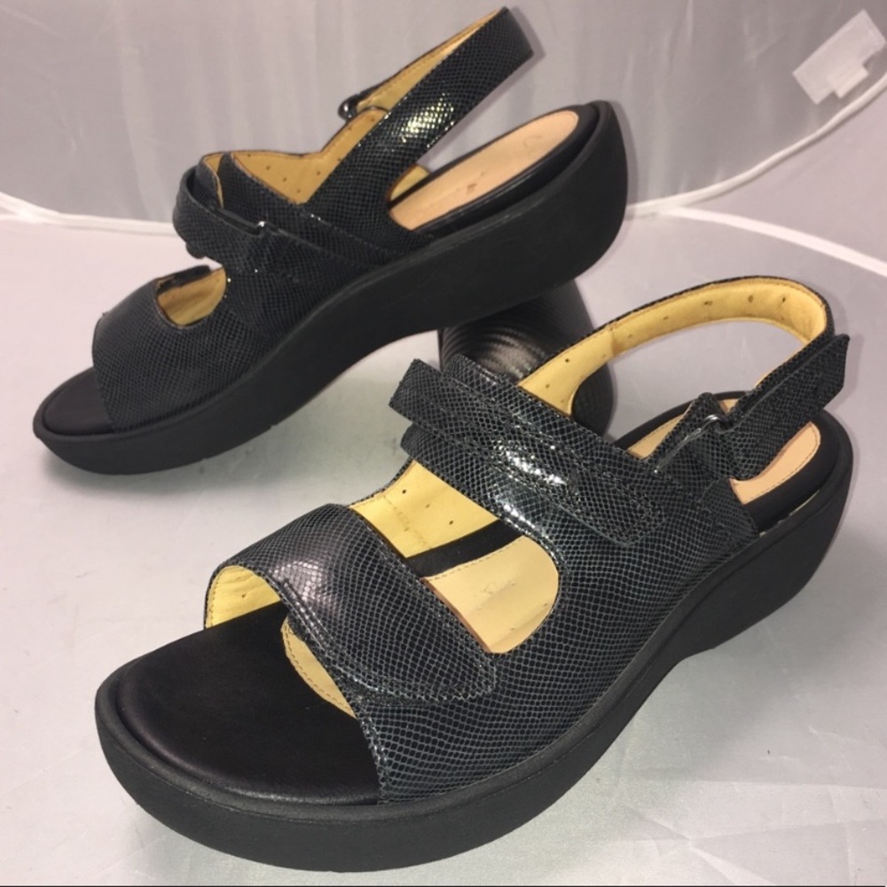 Clarks Artisan - image 1